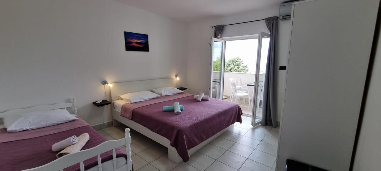 Apartments La Playa Pula Bagian luar foto